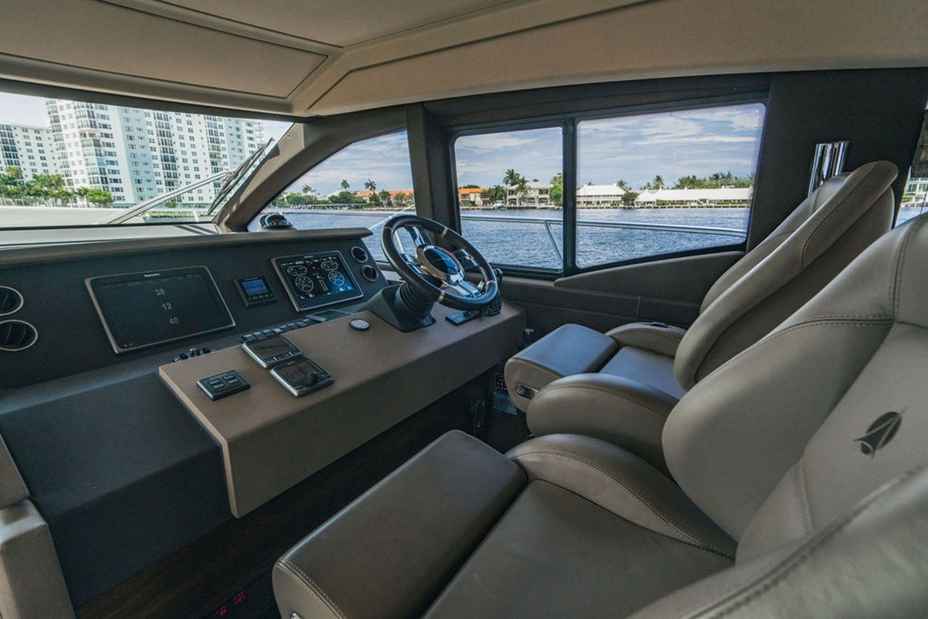 Лучшая цена на Field Office - Azimut Yachts