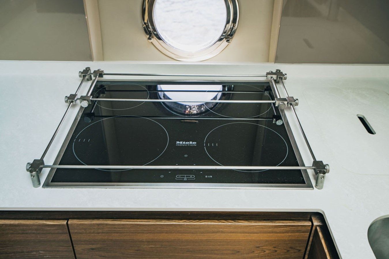 Лучшая цена на Field Office - Azimut Yachts