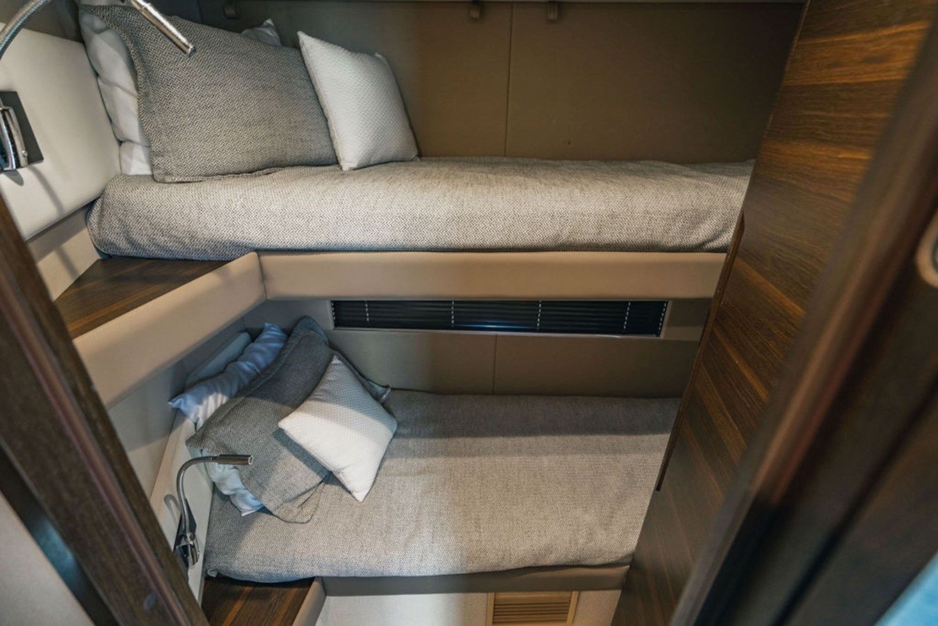 Продажа яхты Field Office