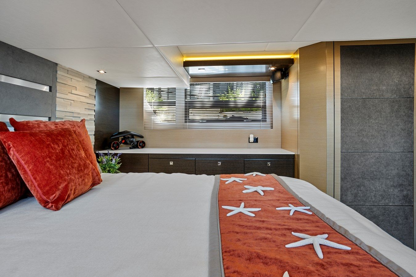 Catch Me - Cruisers Yachts yacht sale