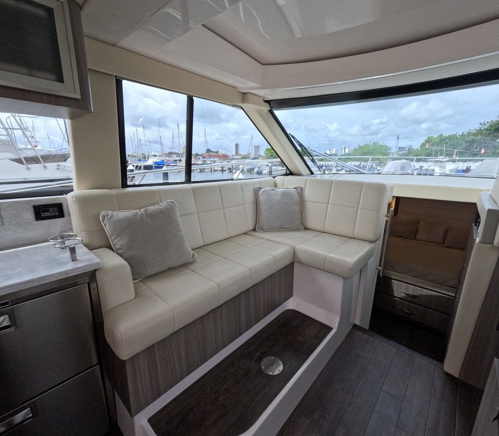 Buy a yacht SIX HEARTS - Regal