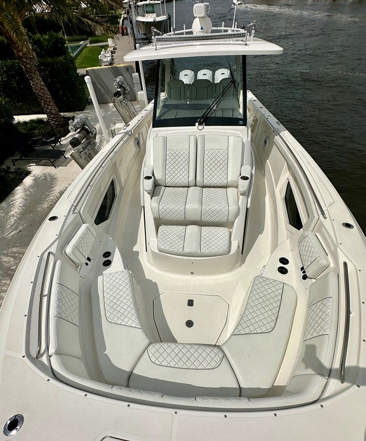 Buy a yacht 378 PURSUIT 378