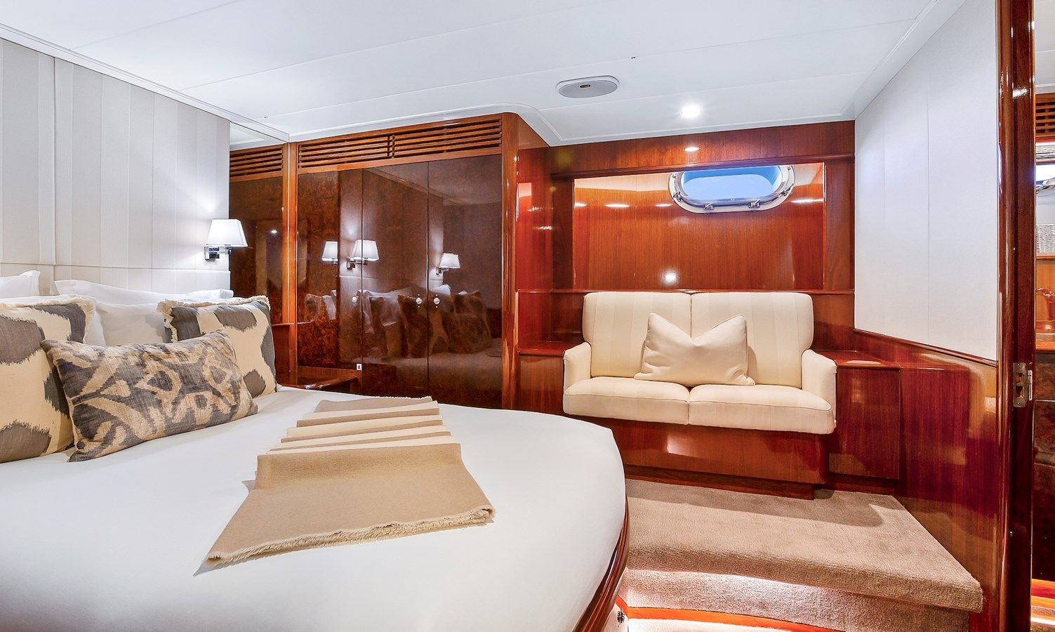 the best price on MISS SILVER