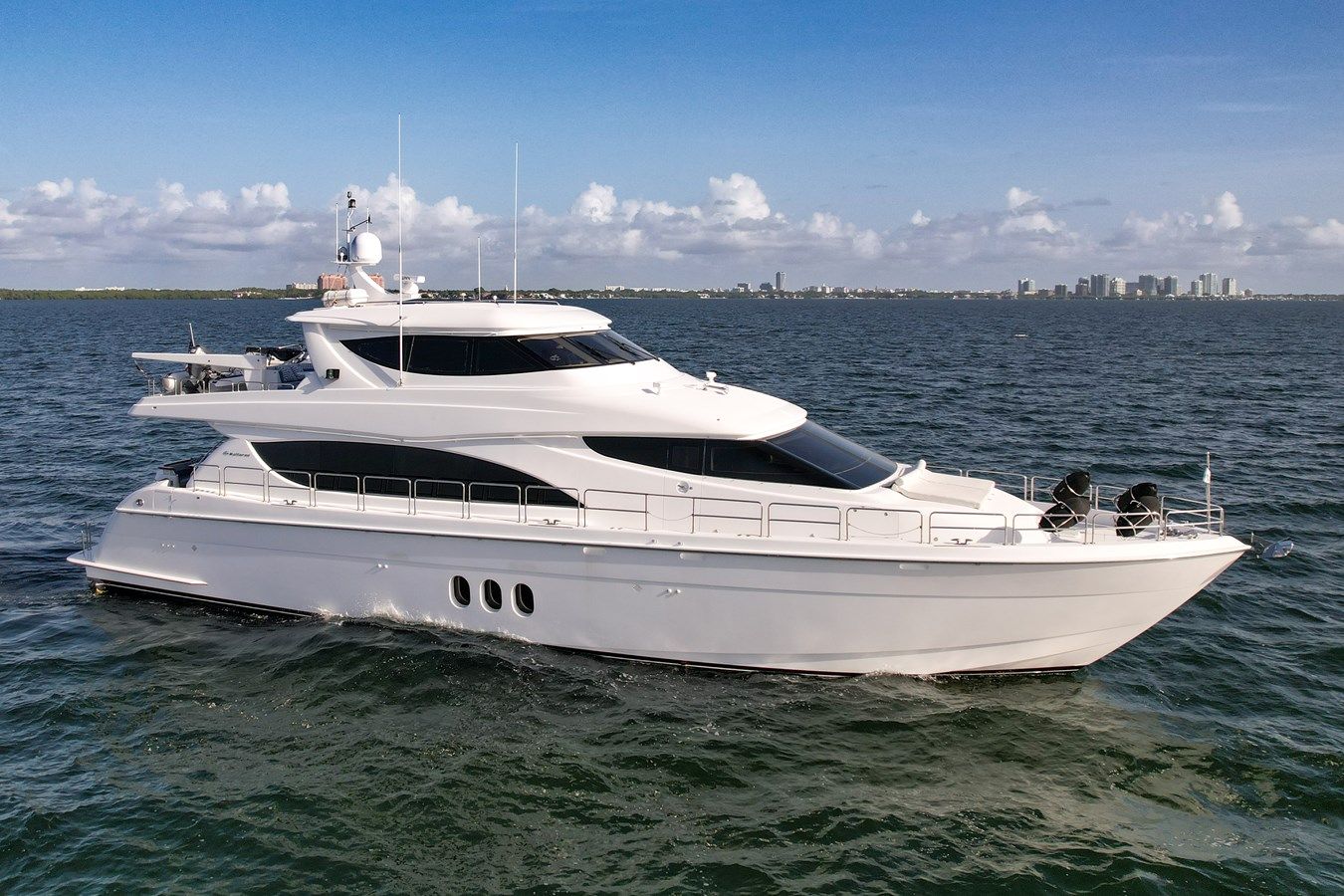 Buy a yacht Hatteras 80 Motor Yacht