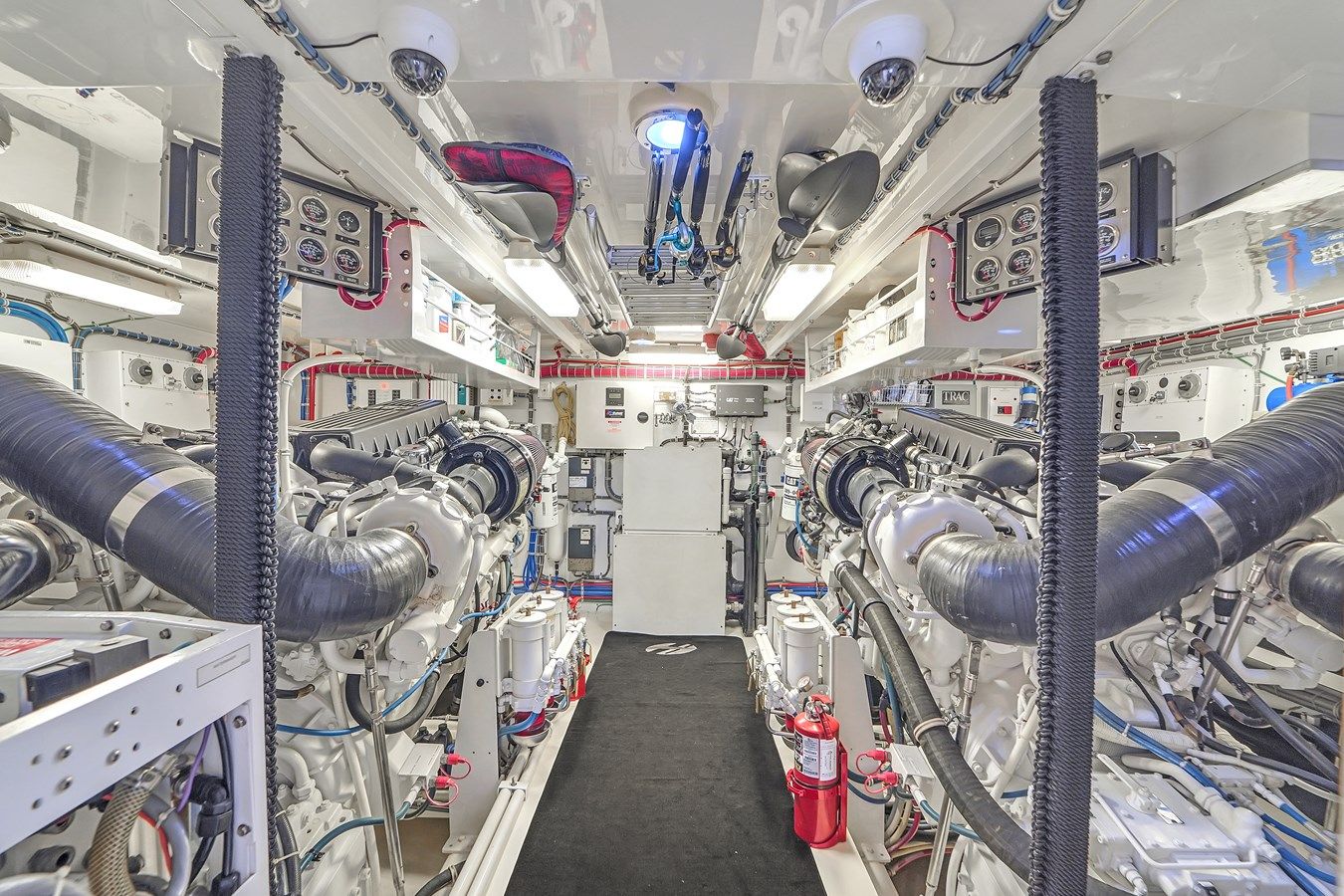 the best price on Hatteras 80 Motor Yacht - Hatteras