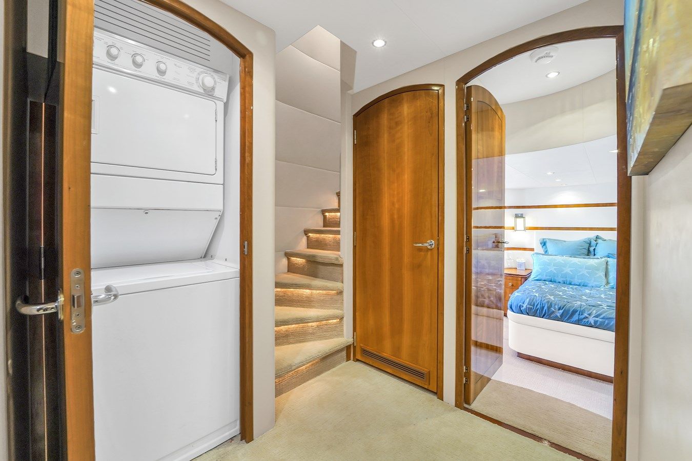 Buy a Hatteras 80 Motor Yacht 2007 at Shestakov Yacht Sales