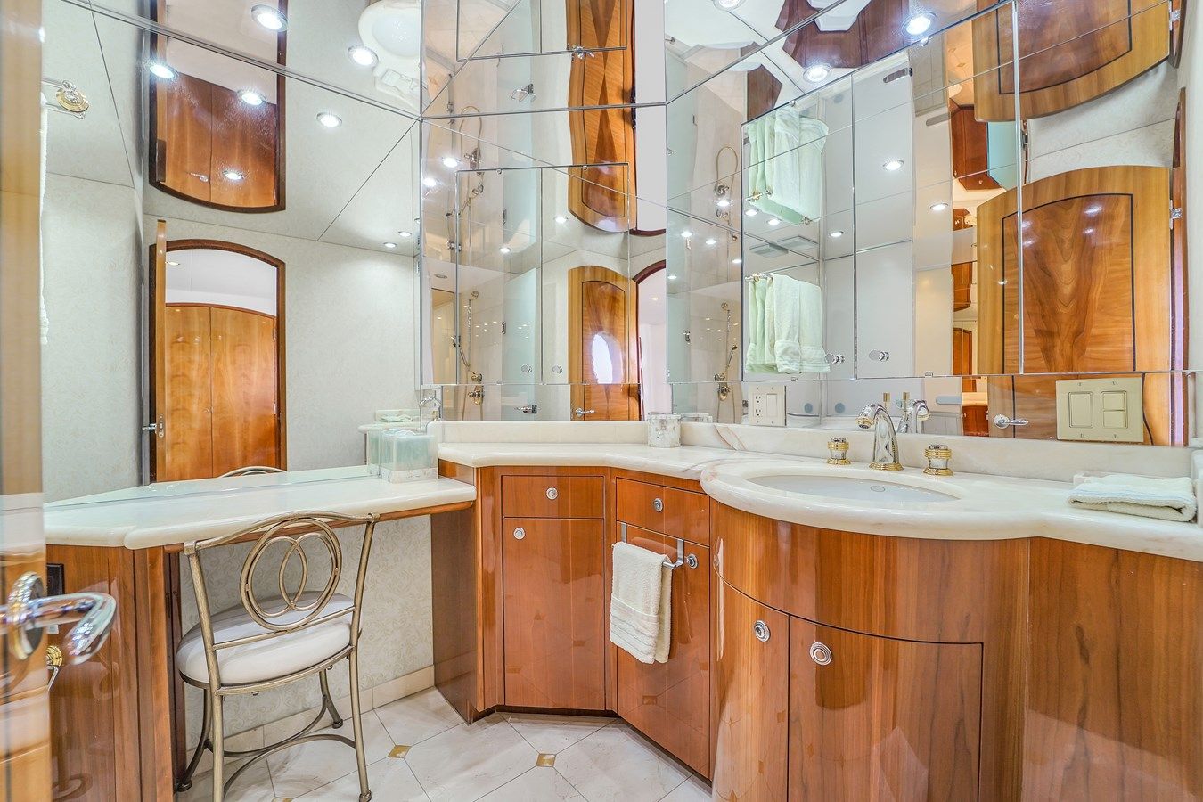 the best price on Hatteras 80 Motor Yacht