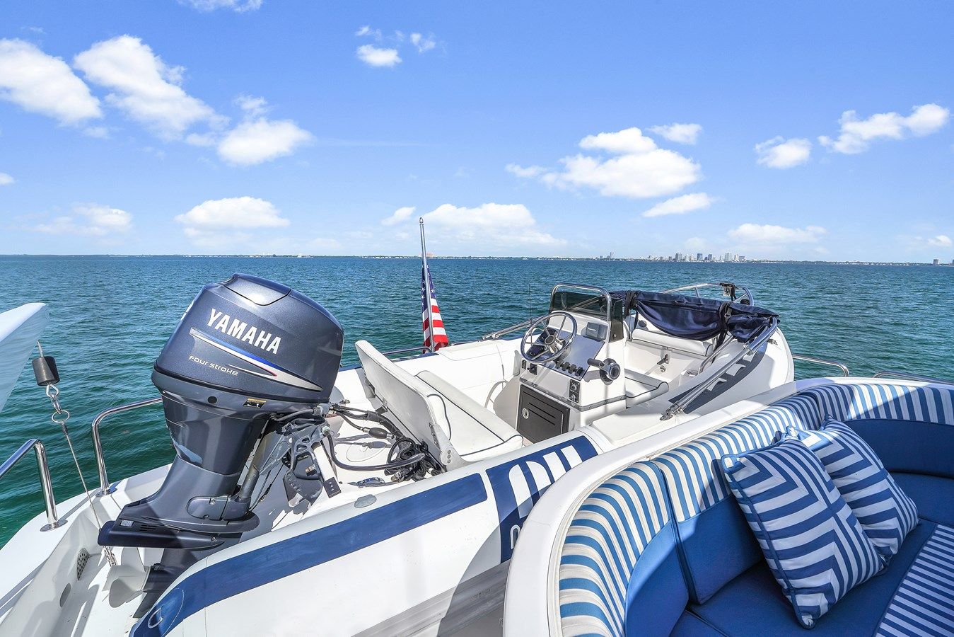 Buy a yacht Hatteras 80 Motor Yacht - Hatteras