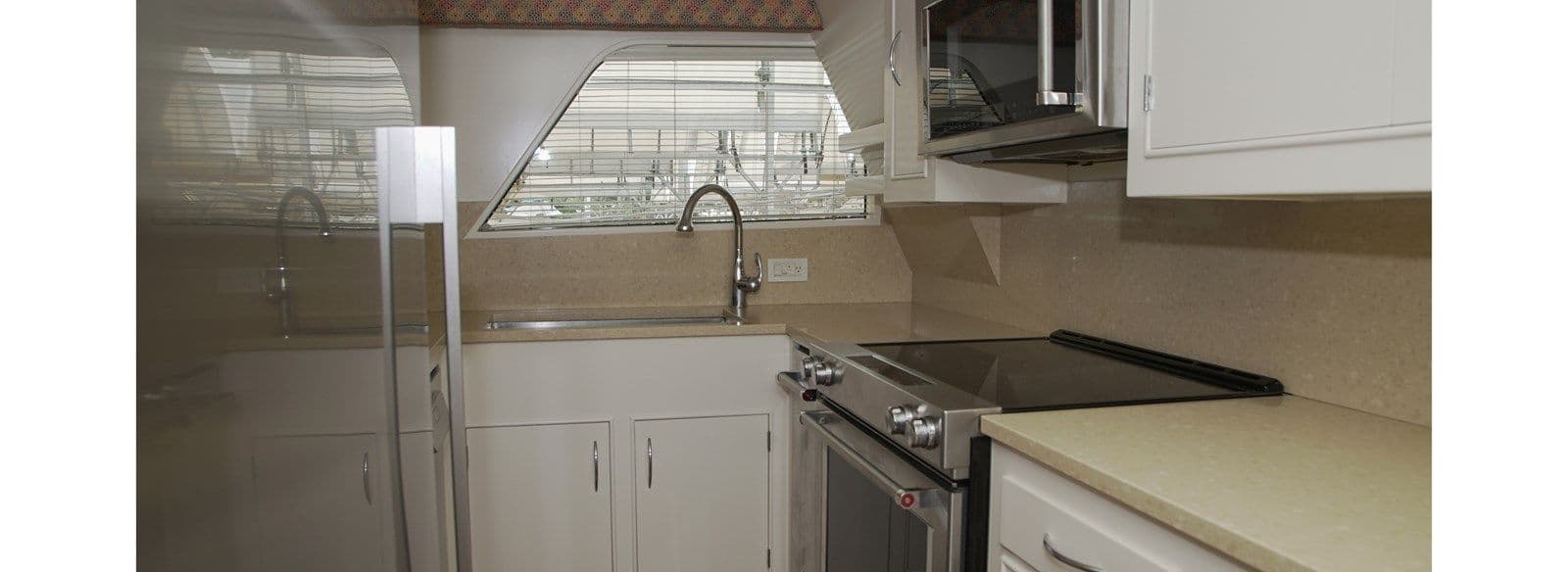 Buy a SUMMER SONG 80 at Shestakov Yacht Sales