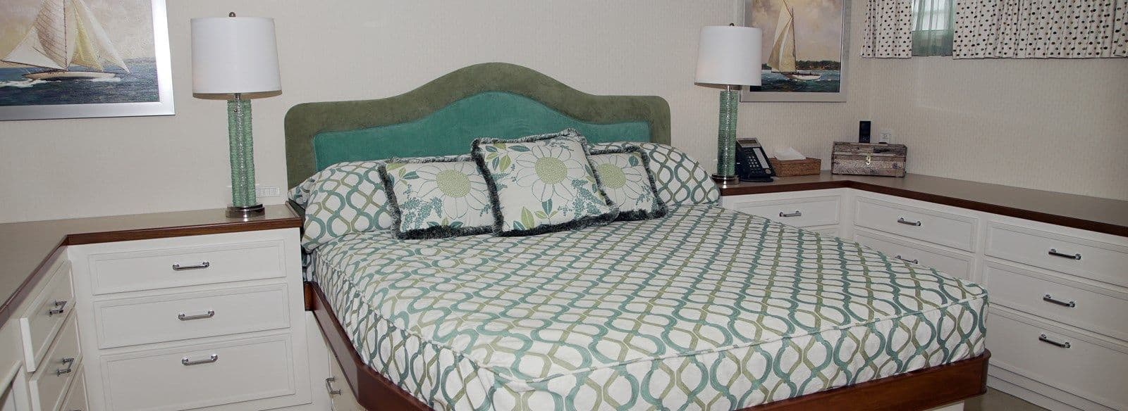 SUMMER SONG - BURGER BOAT COMPANY