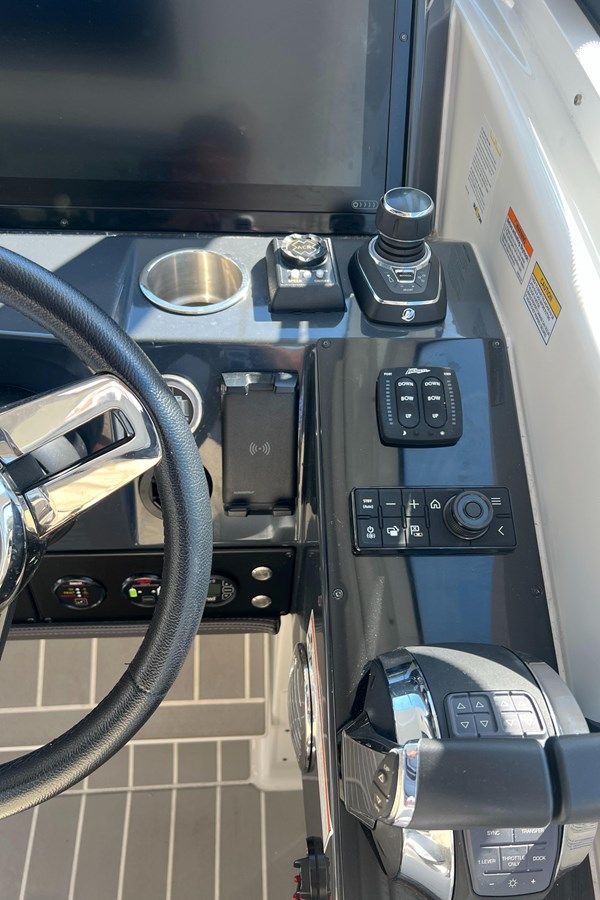 Buy a Formula 430 43 at Shestakov Yacht Sales