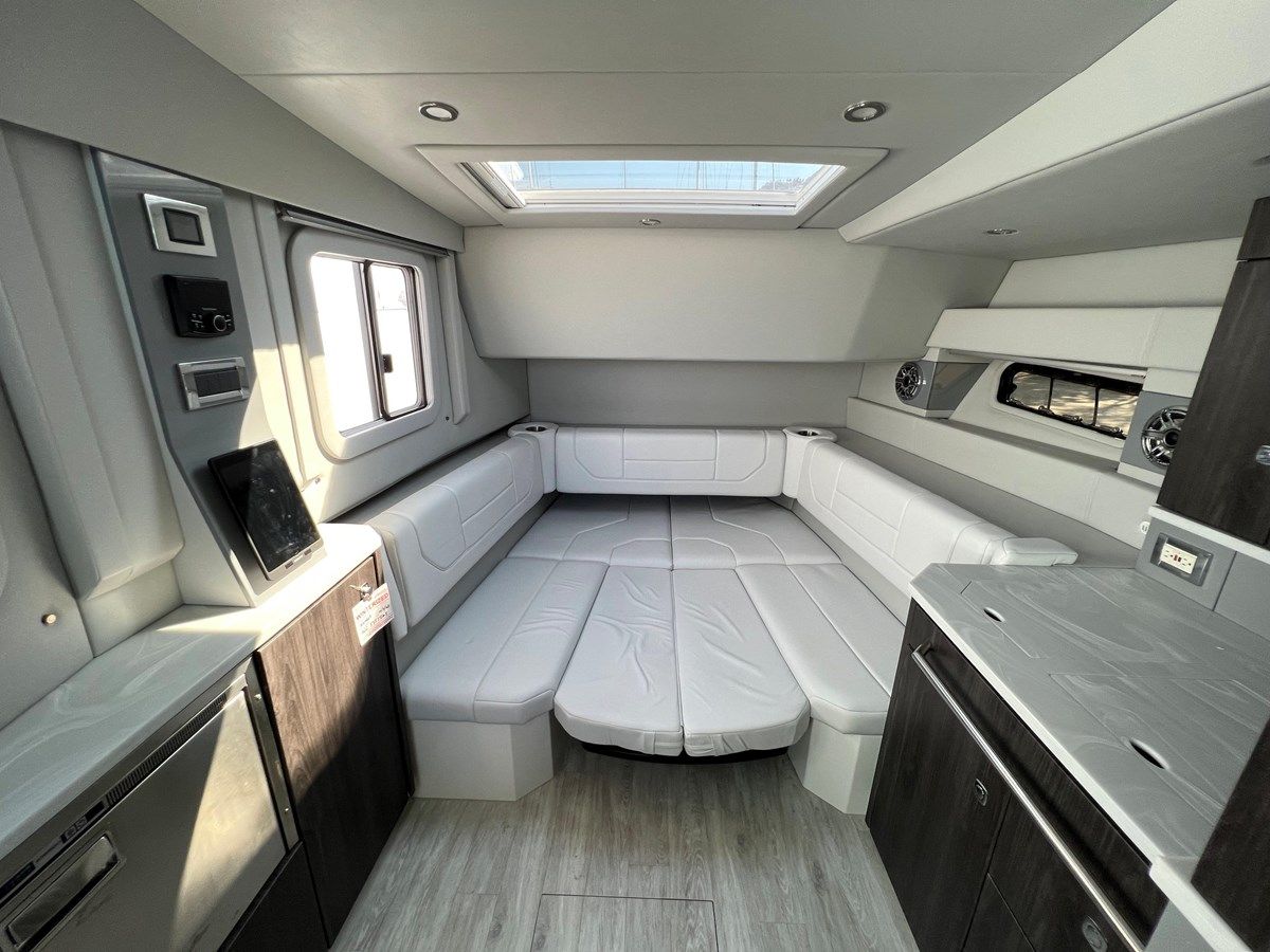 Buy a yacht Formula 430 - Formula Boats