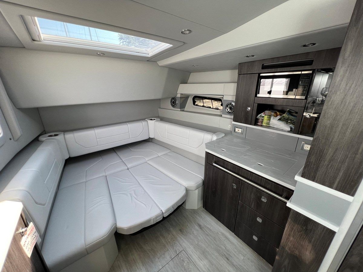 Buy a Formula 430 2021 at Shestakov Yacht Sales