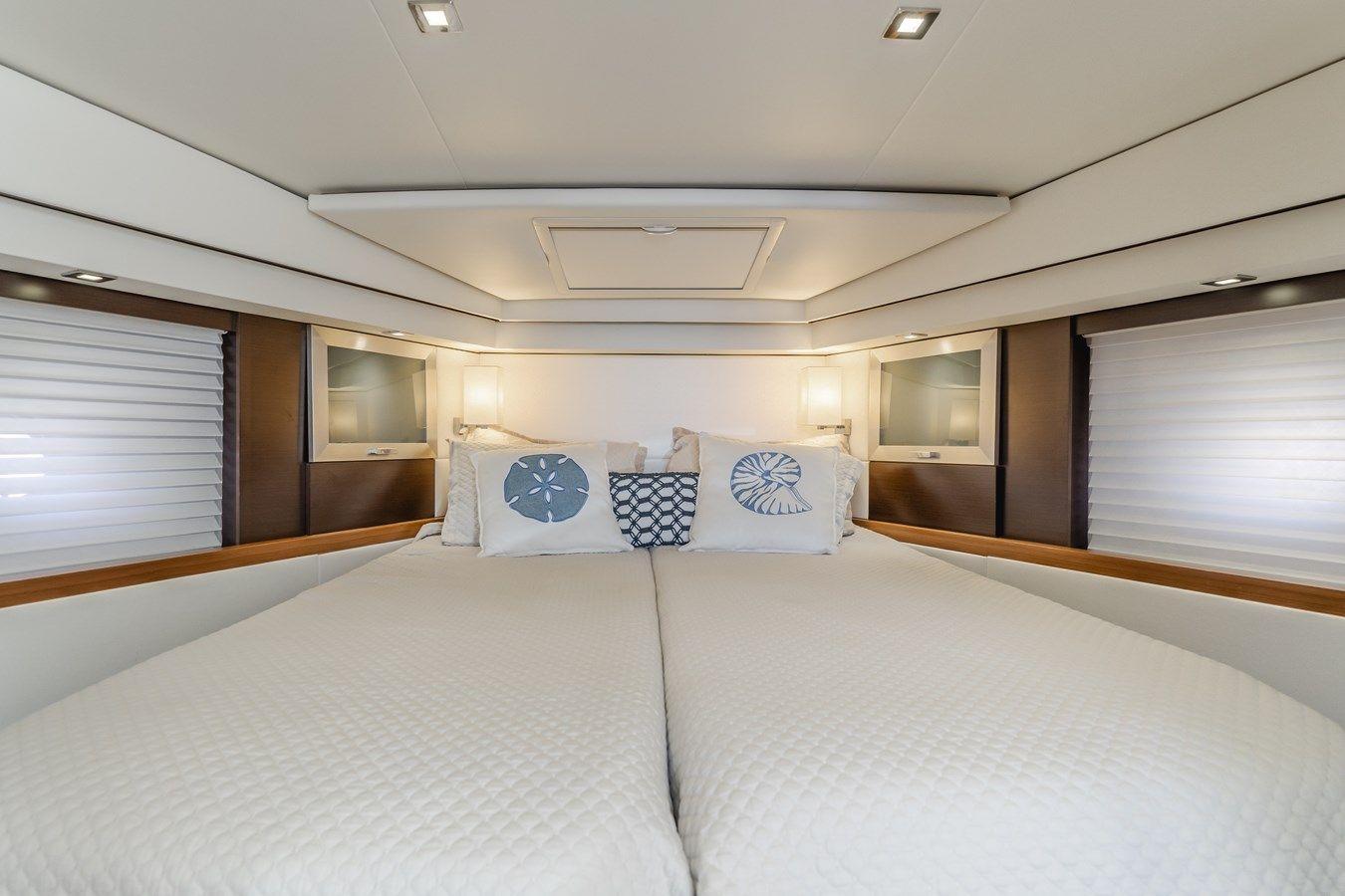 Buy a yacht Foxfire - Tiara