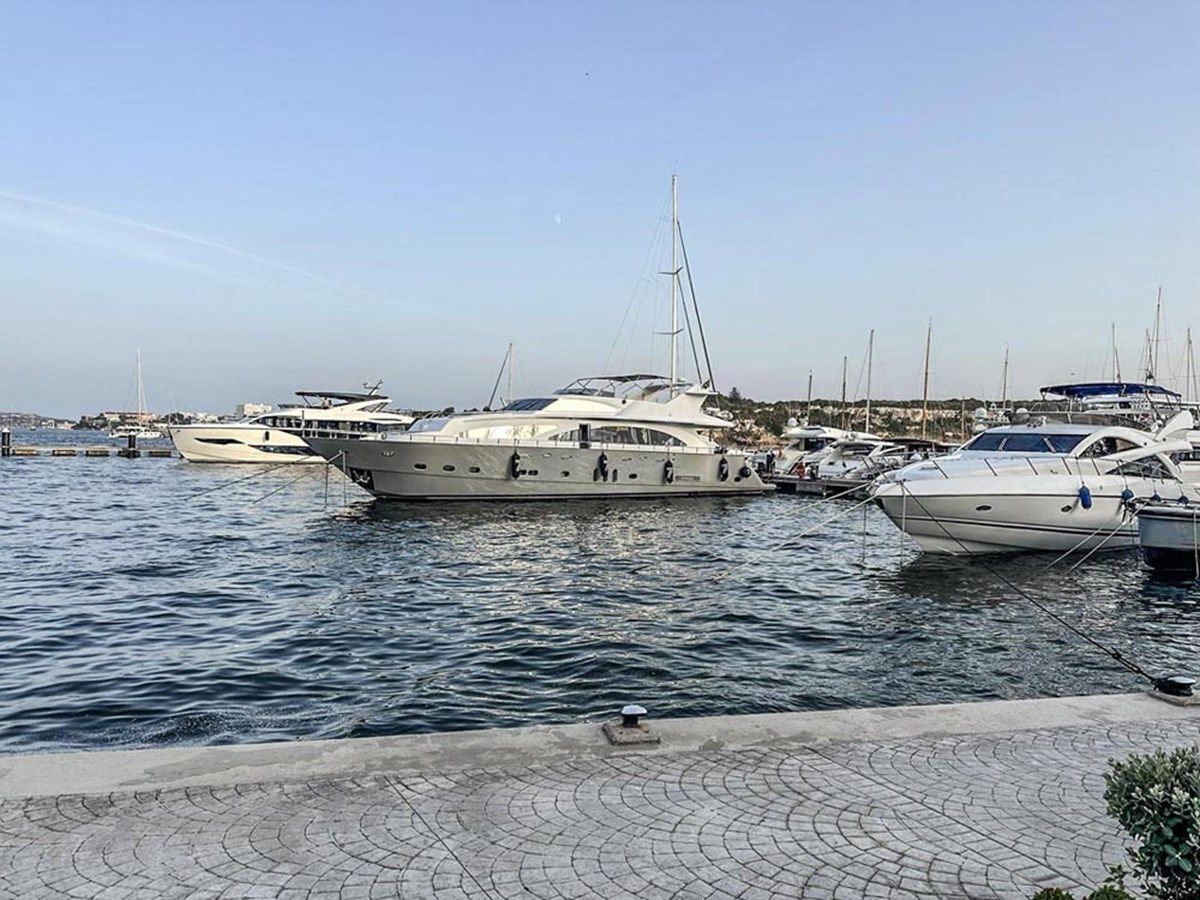 the best price on SEVEN YOU - GIANT