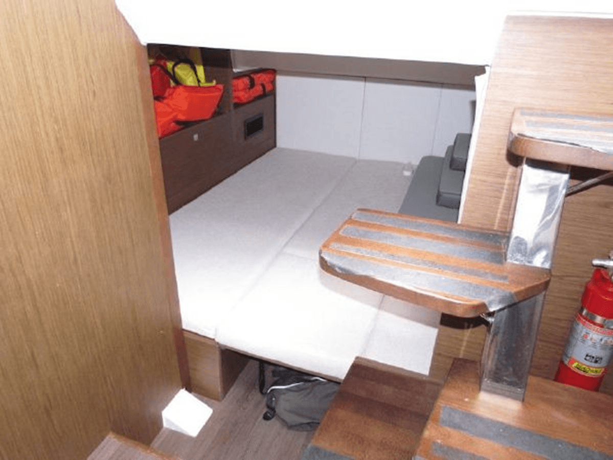 Buy a 2018 Jeanneau Leader 10.5 Leader 10.5 at Shestakov Yacht Sales