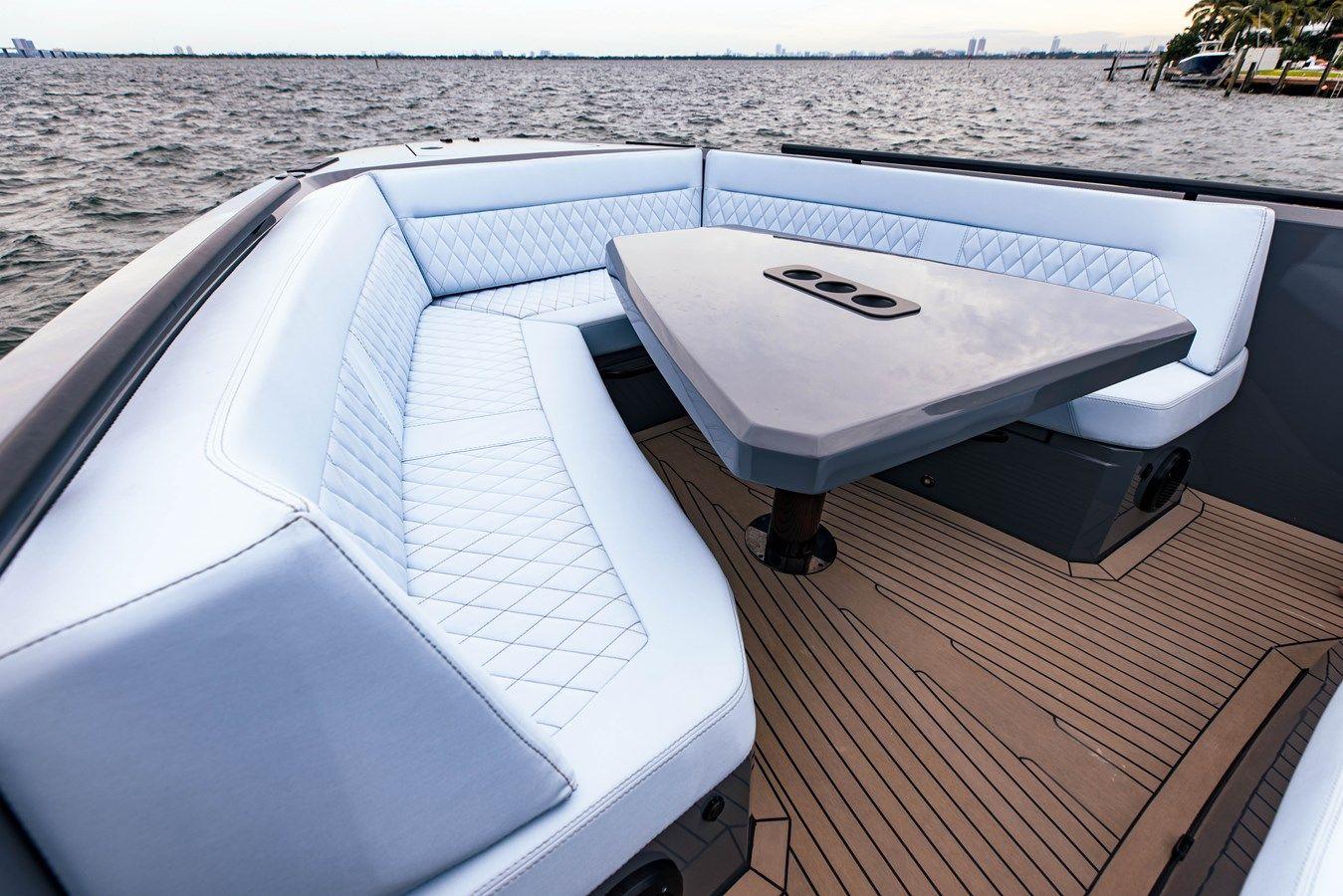 the best price on Vanquish Yachts VQ40 2022
