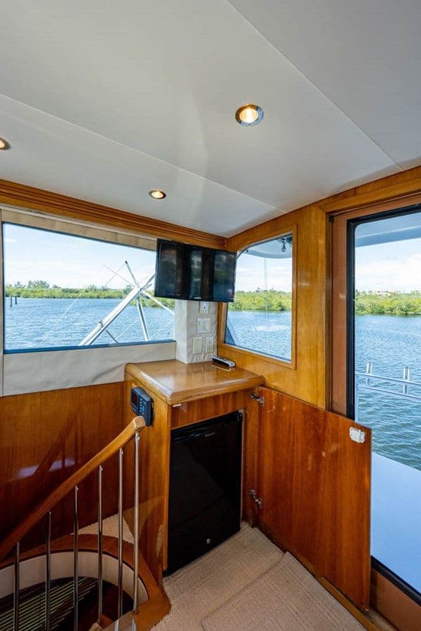 EAGLE'S NEST - Hatteras yacht sale