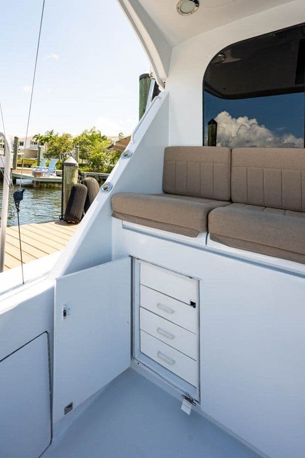 Buy a EAGLE'S NEST - Hatteras at Shestakov Yacht Sales