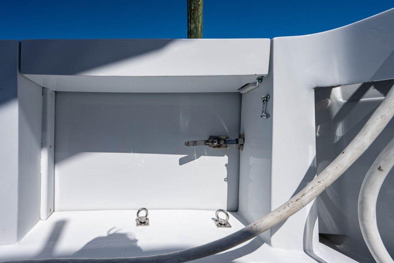 EAGLE'S NEST - Hatteras yacht sale