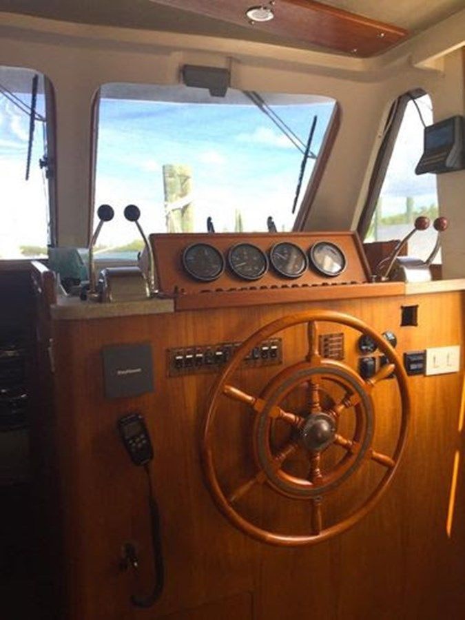 2002 Mainship 390 Trawler