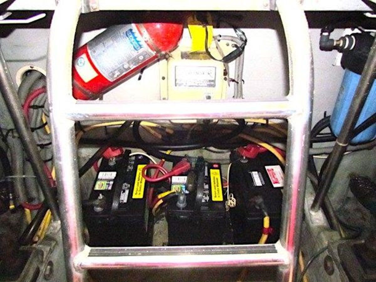 best yacht sales deals 2002 Mainship 390 Trawler 2002