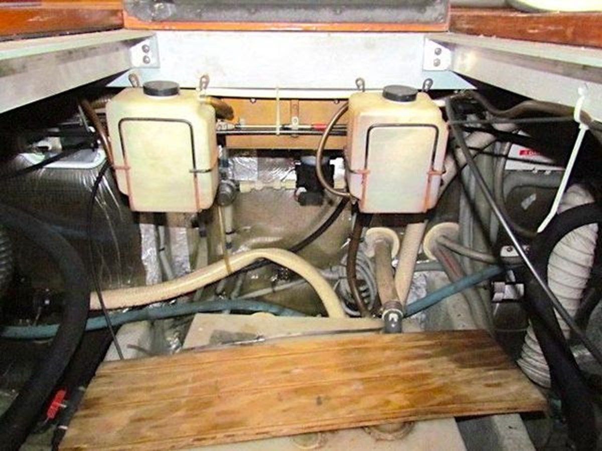 best yacht sales deals 2002 Mainship 390 Trawler 390 Trawler