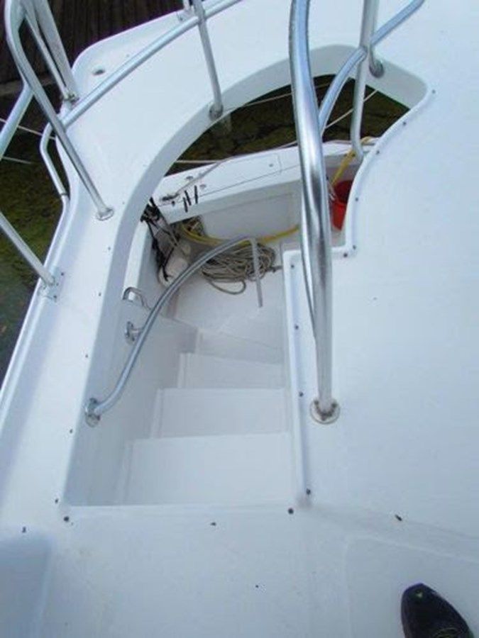 Buy a yacht 2002 Mainship 390 Trawler 2002