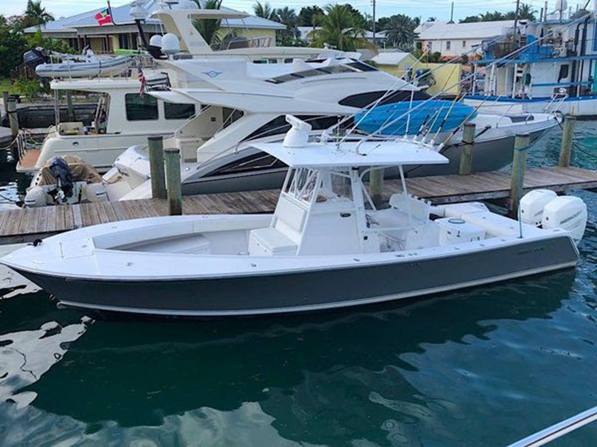 the best price on 2003 Regulator 32 Center Console 32