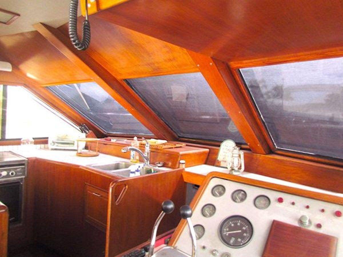 Buy a 1989 Ocean Alexander 42 Sedan - Ocean Alexander at Shestakov Yacht Sales