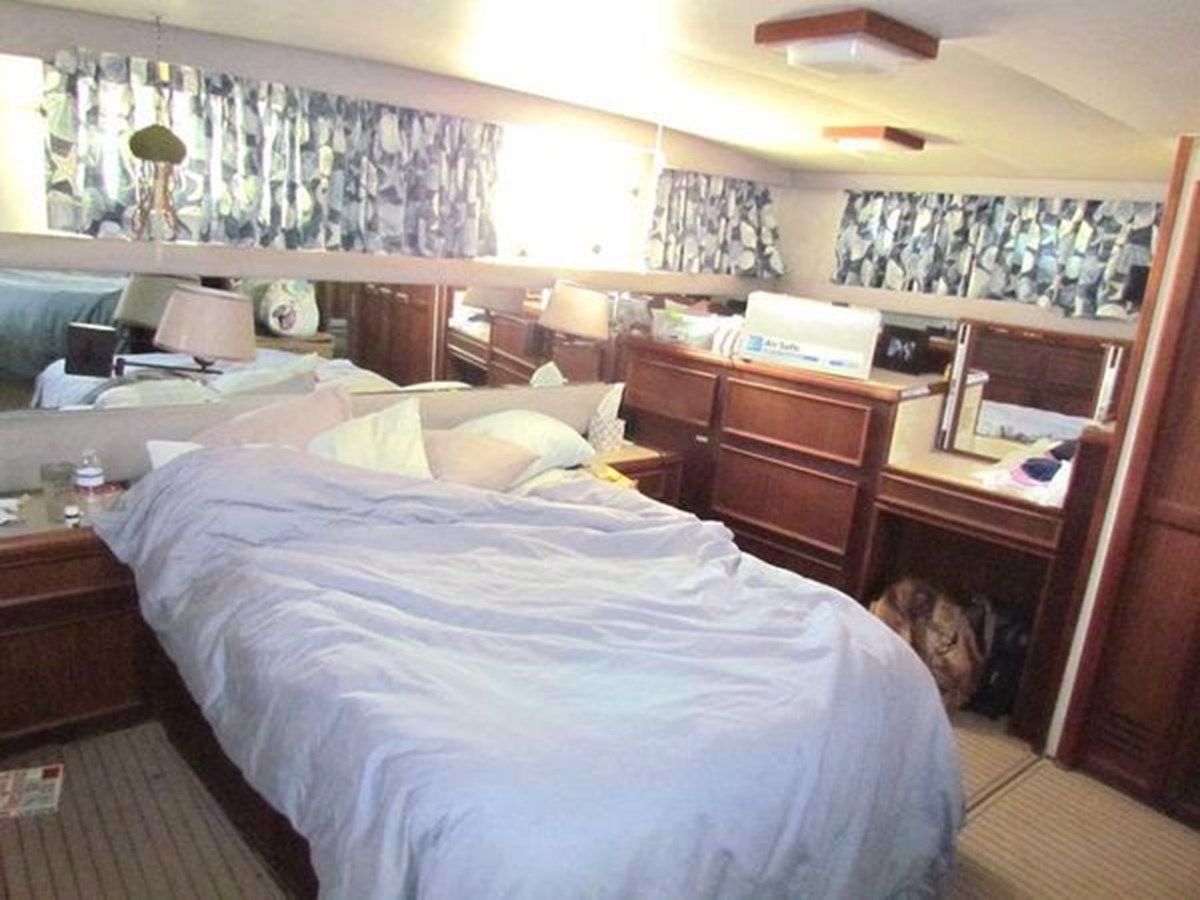 1982 Hatteras LRC Long Range Cruiser - Hatteras