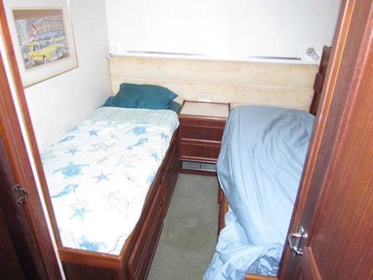 Лучшая цена на 1982 Hatteras LRC Long Range Cruiser - Hatteras