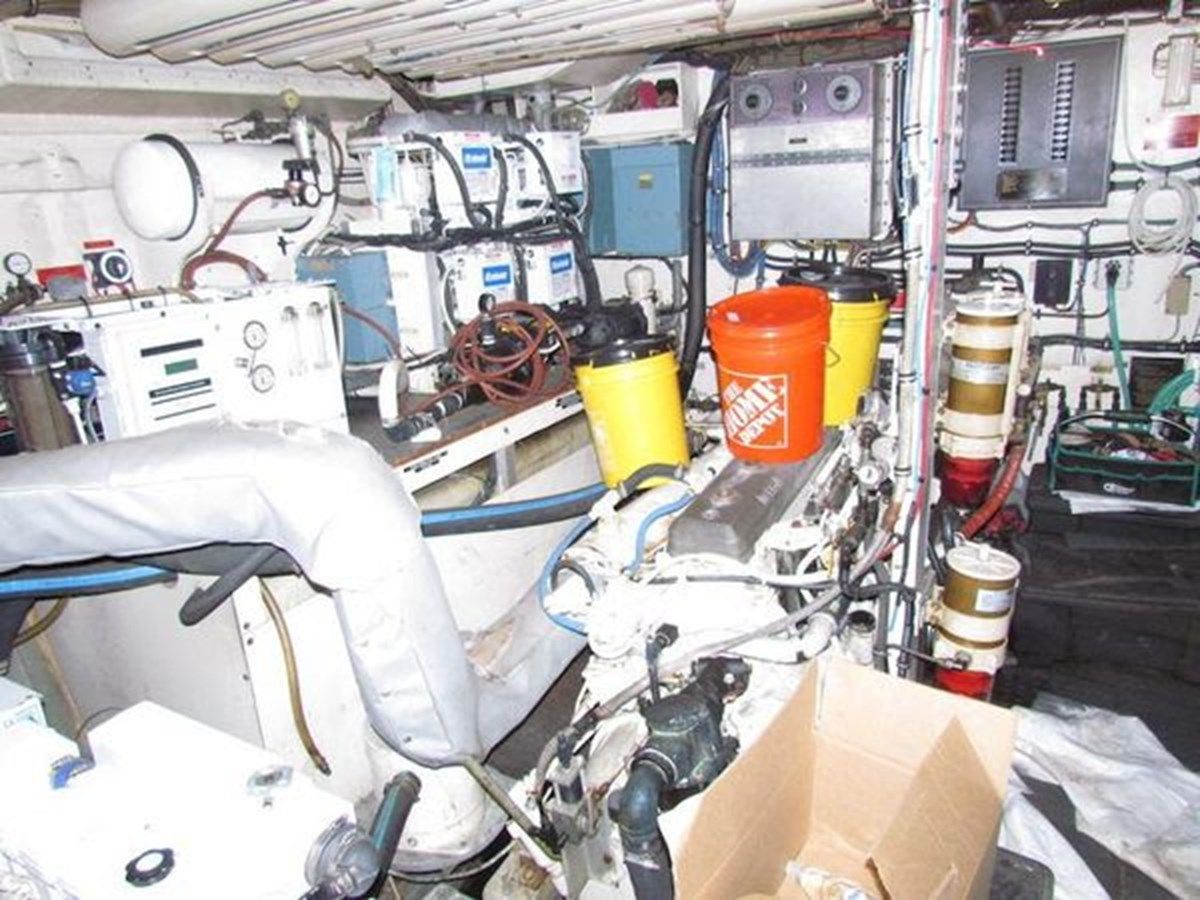 1982 Hatteras LRC Long Range Cruiser 65 LRC