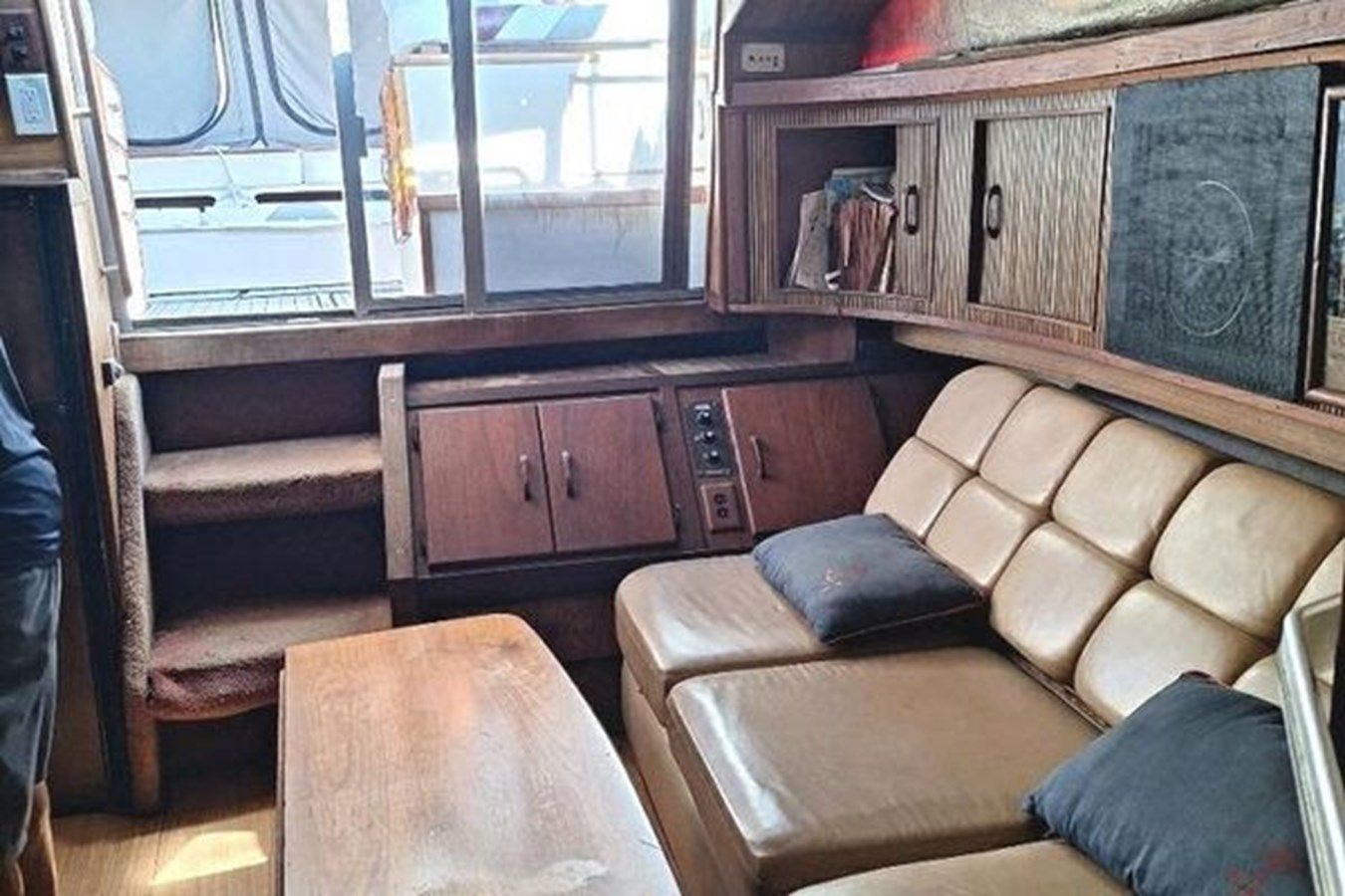 1985 Sea Ray 390 Express Cruiser