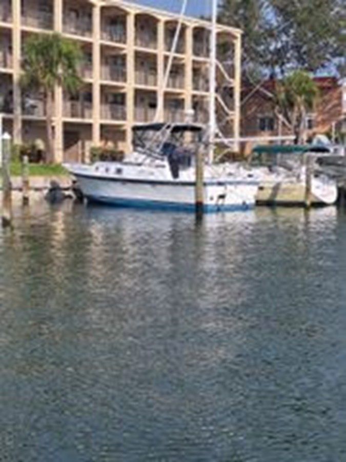 best yacht sales deals 1989 Albin 32 Sportfisher - ALBIN