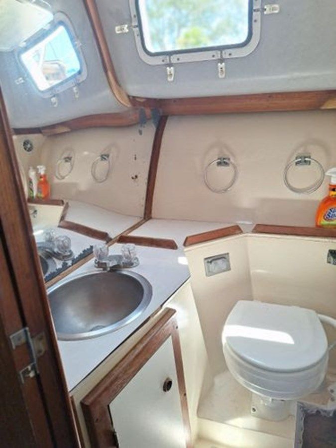 1989 Albin 32 Sportfisher 29 yacht sale