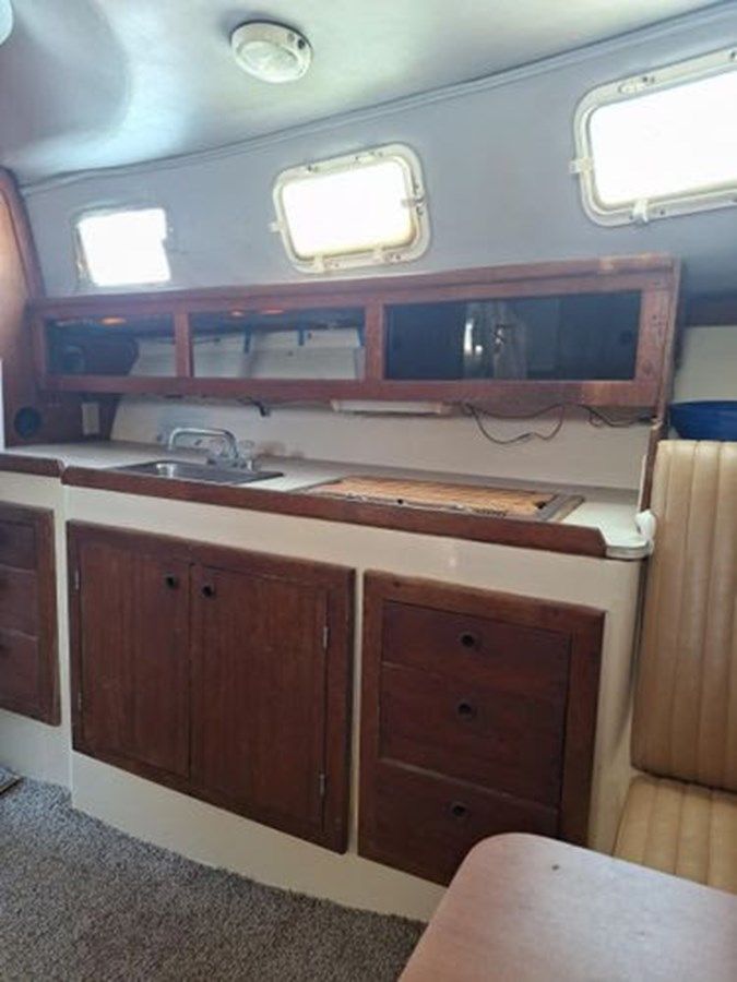 Buy a yacht 1989 Albin 32 Sportfisher - ALBIN
