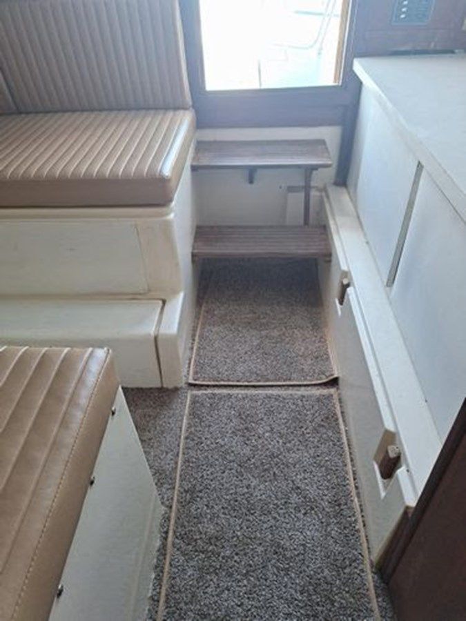 Buy a yacht 1989 Albin 32 Sportfisher 1989