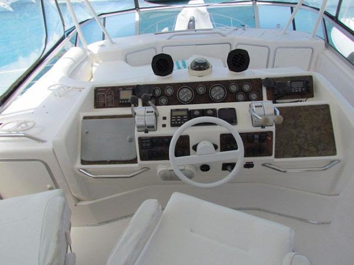 Buy a yacht 1996 Sea Ray 55 Sedan Bridge 55