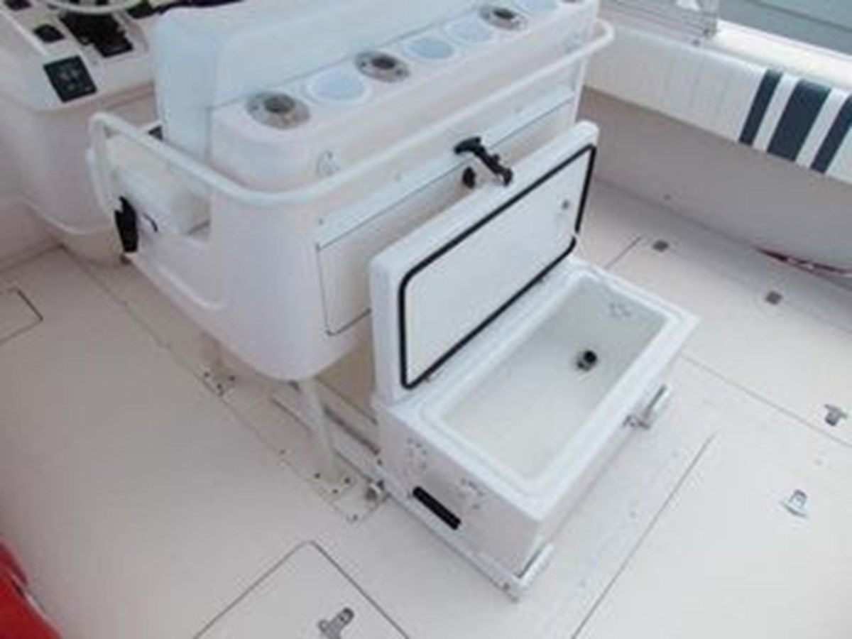 Продажа яхты 2000 Intrepid 366 Cuddy - INTREPID POWERBOATS INC