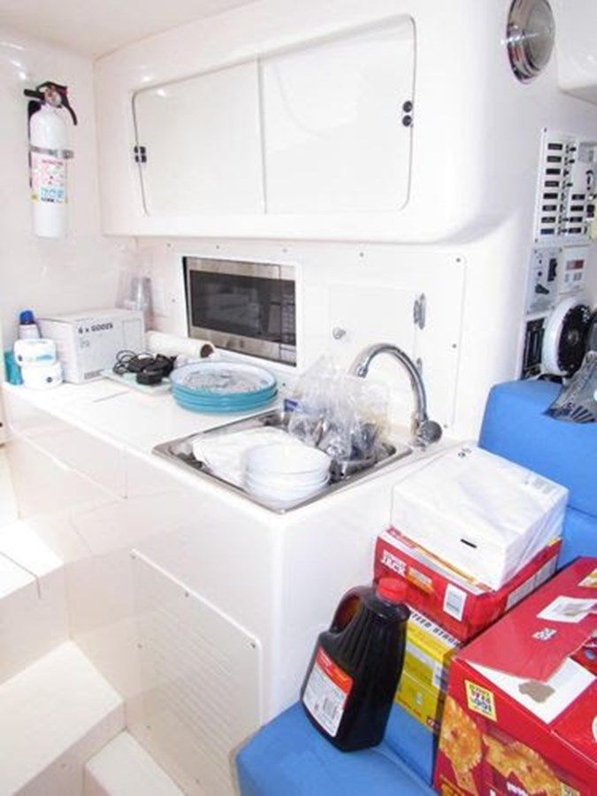 Лучшая цена на 2000 Intrepid 366 Cuddy