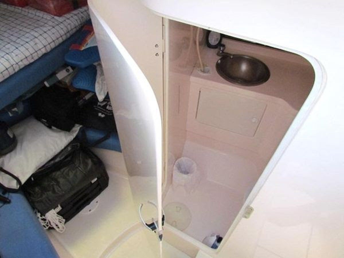 Купить яхту 2000 Intrepid 366 Cuddy 2000 в Shestakov Yacht Sales