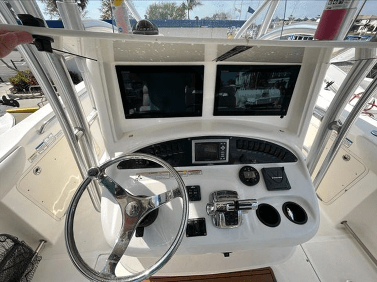 best yacht sales deals 2008 Boston Whaler 320 Outrage