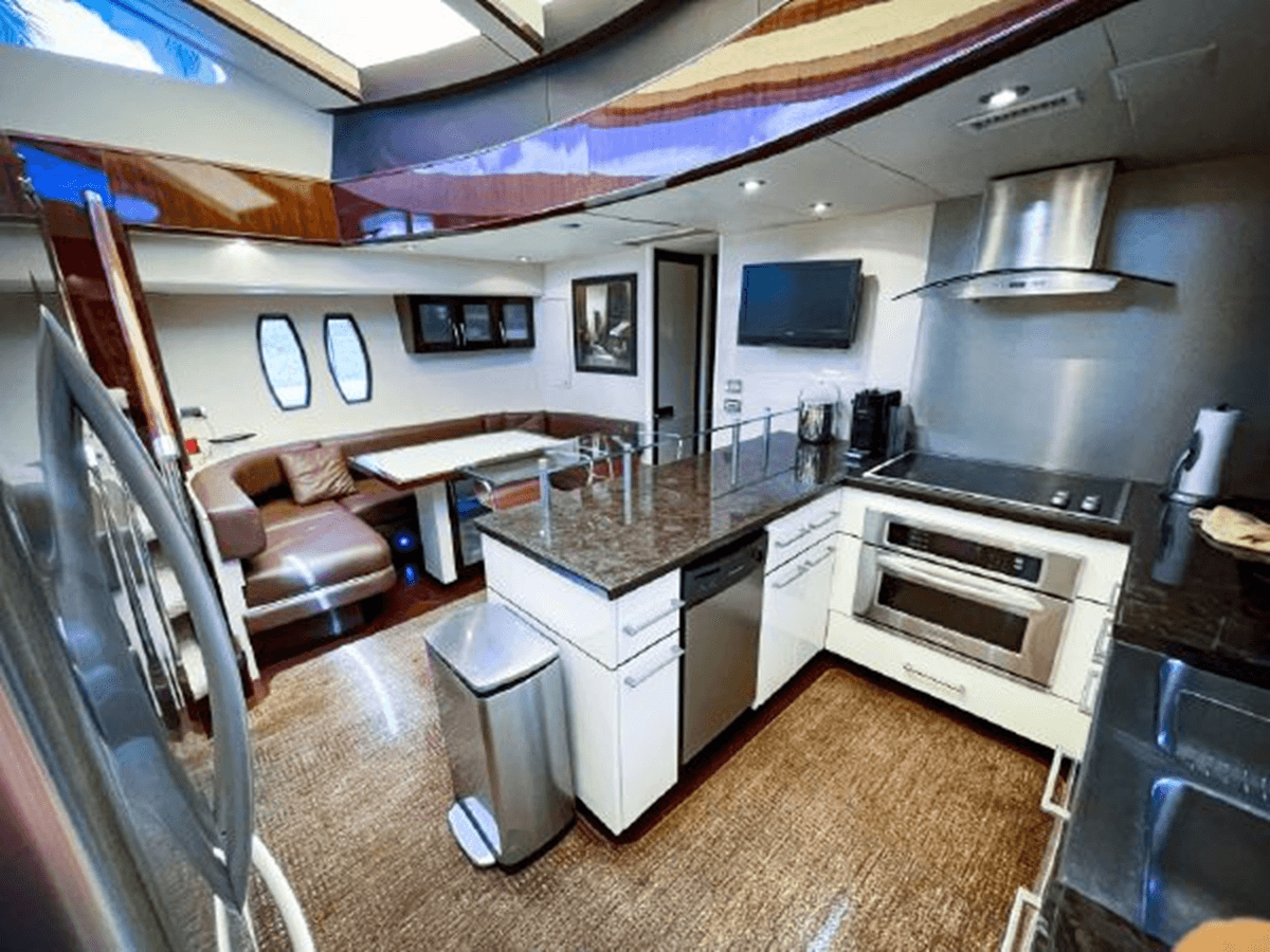 Buy a Lovin Life - Lazzara at Shestakov Yacht Sales