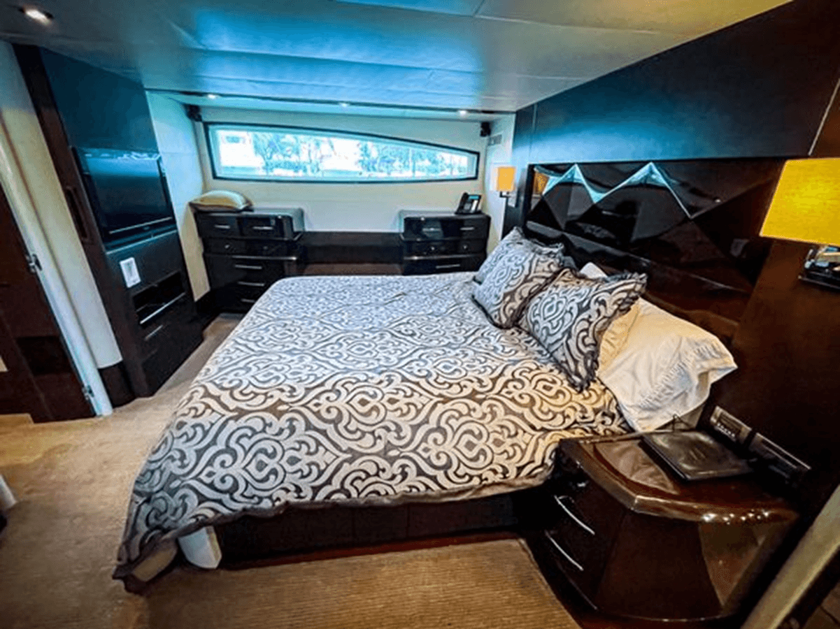 Buy a yacht Lovin Life