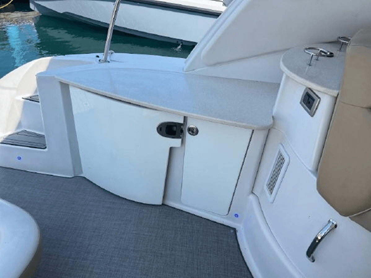 Buy a 2011 Four Winns V475 at Shestakov Yacht Sales