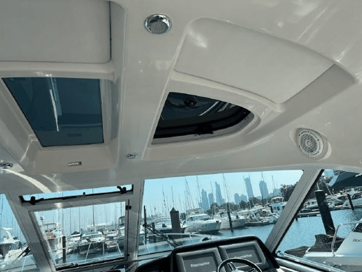 Buy a 2011 Four Winns V475 - FOUR WINNS at Shestakov Yacht Sales
