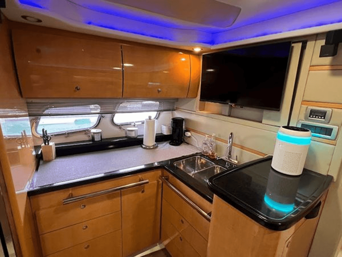 best yacht sales deals 2011 Four Winns V475