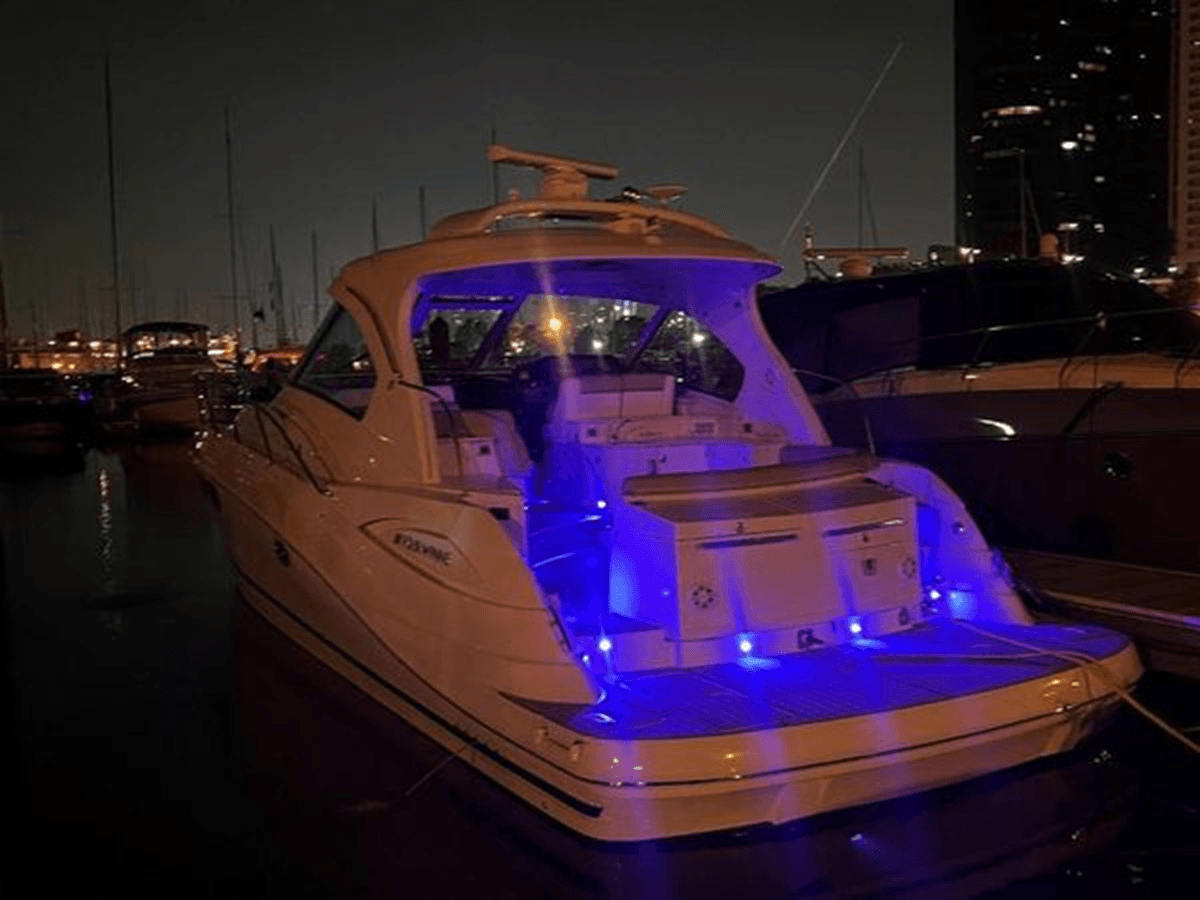 Buy a 2011 Four Winns V475 - FOUR WINNS at Shestakov Yacht Sales