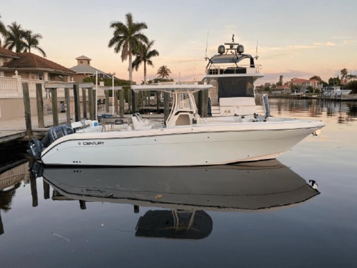 Buy a yacht 2015 Century 3200 Center Console - CENTURY BOATS